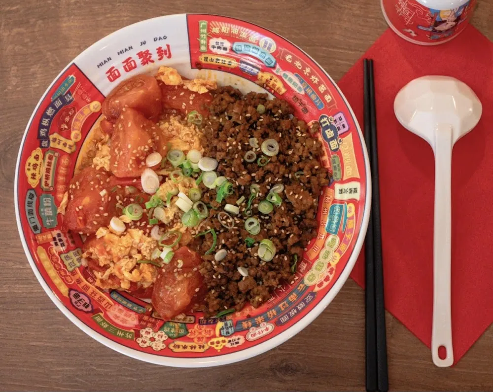 Nouilles Aux Œufs Et Aux Tomates Avec Du Boeuf